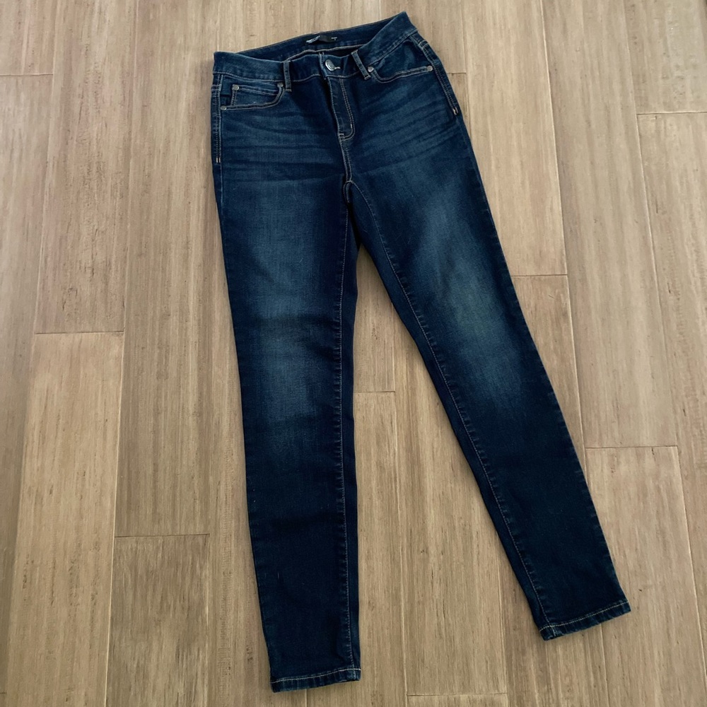 NWOT! Vera Wang Women’s Size 4 Skinny Jeans